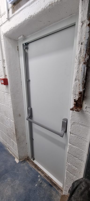 Push bar steel door set